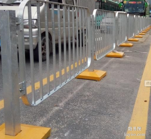 热镀锌工艺深标护栏供应多少钱一米路中护栏