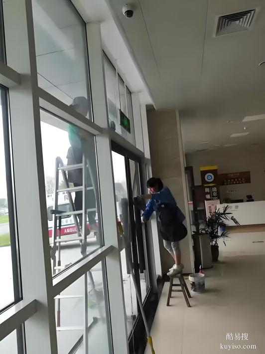 南京雨花臺(tái)區(qū)玻璃清洗上門電話 附近紗窗玻璃清洗哪家靠譜便宜