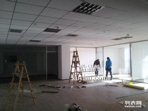 上海专业写字楼装修玻璃隔墙办公室装修排线刷涂料