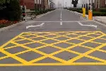 南京道路划线-工厂厂区禁停网格线划线施工与维护要点